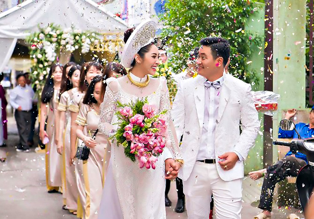 Các nghi lễ trong đám cưới tại Việt Nam, đặc biệt là lễ rước dâu.