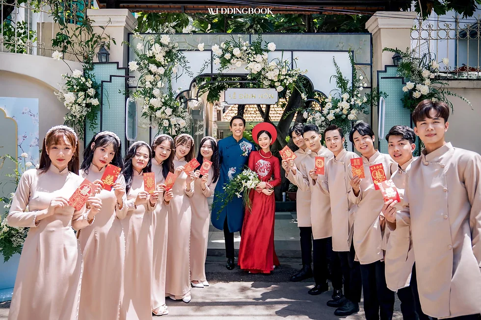 Cô dâu chú rể trong lễ vu quy tại nhà gái