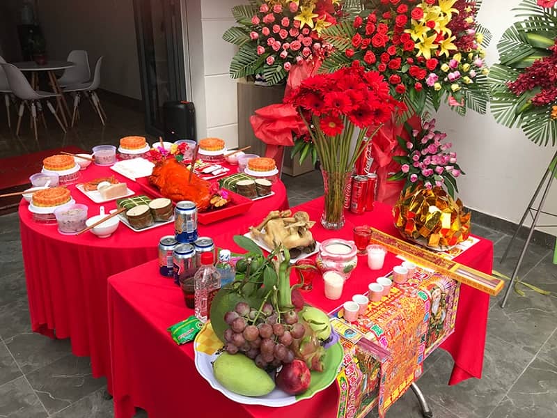 Chuẩn bị các lễ vật chi tiết cho mâm cúng khai trương.