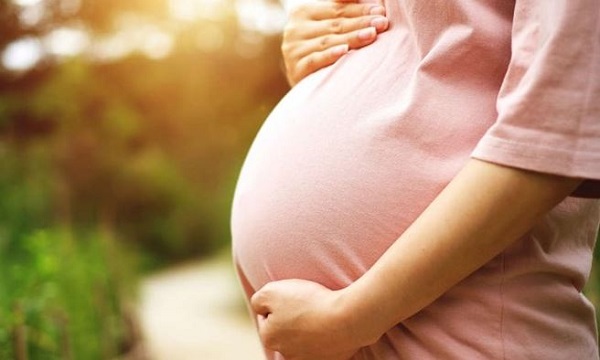 cách tránh hơi lạnh đám ma cho bà bầu