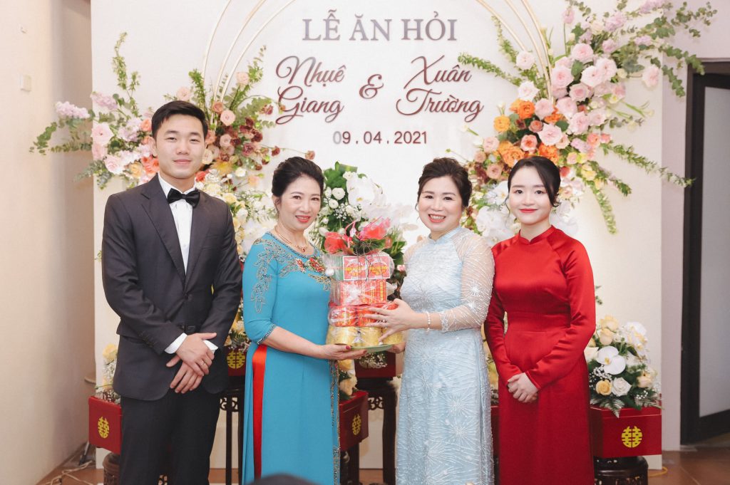 Phần ra mắt họ hàng cô dâu chú rể