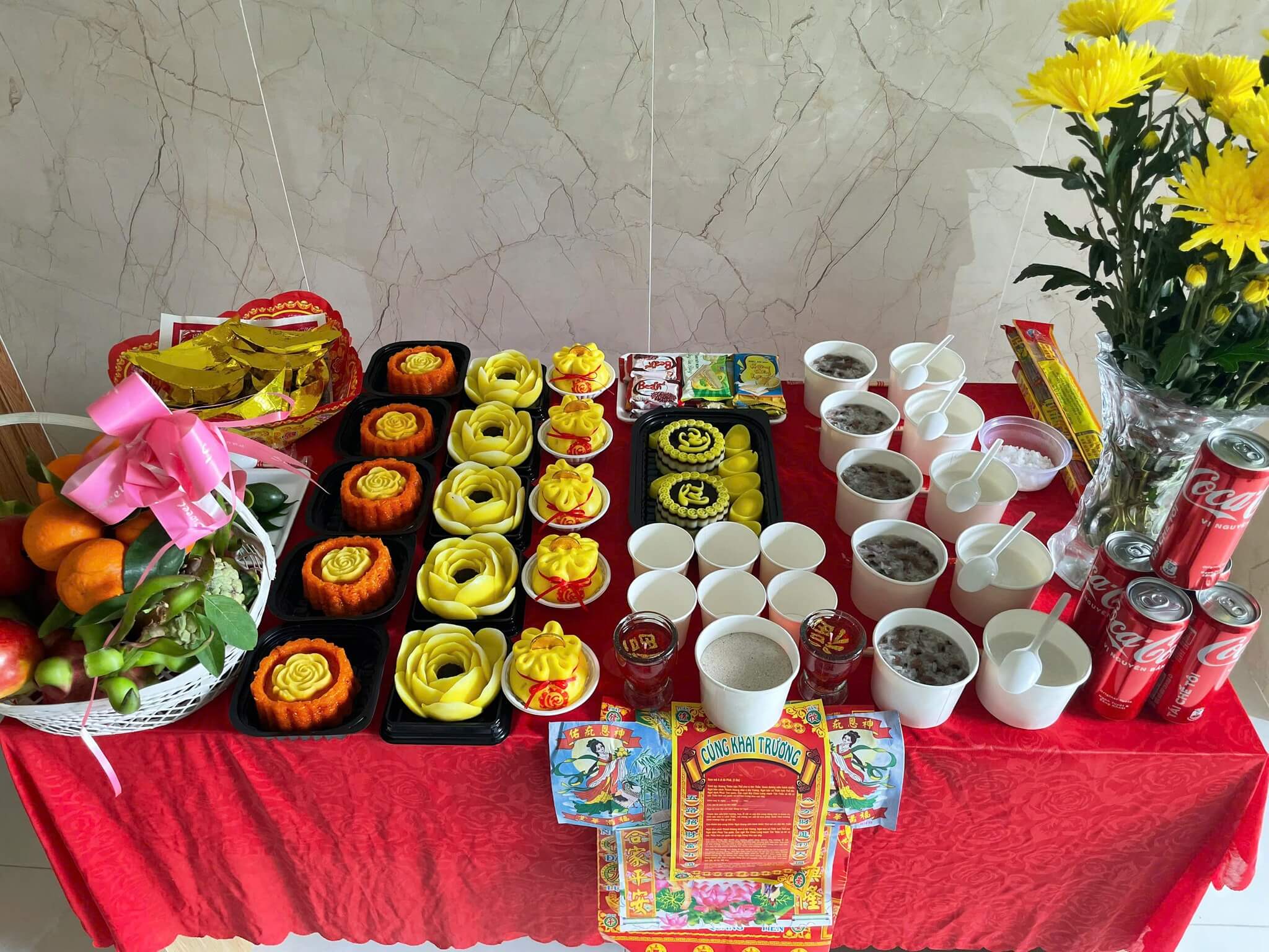 Mâm cúng khai trương đầy đủ lễ vật
